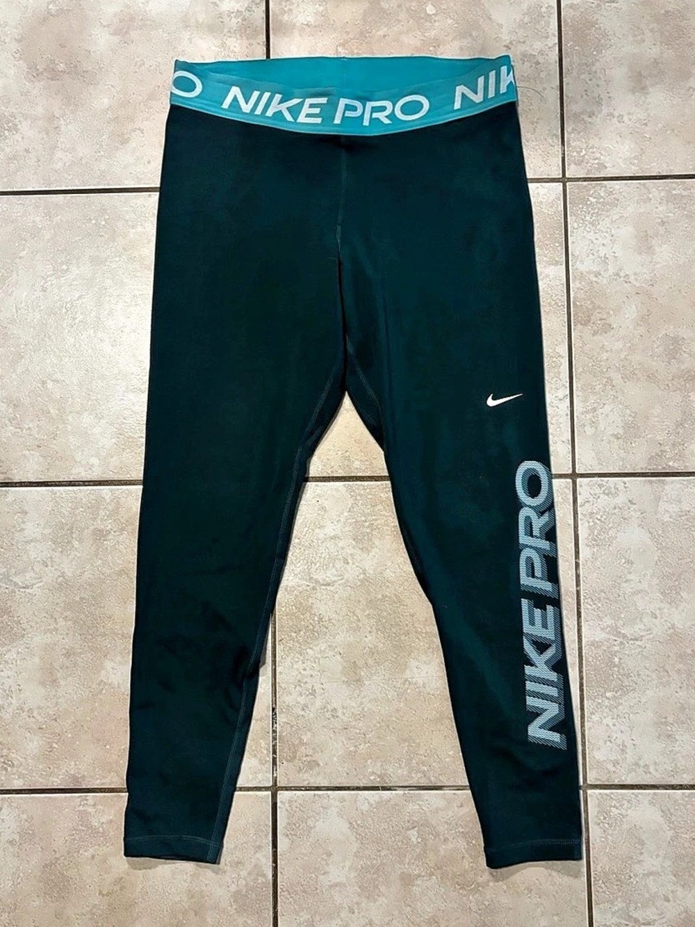 Nike Mid-Rise Graphic Training Legging